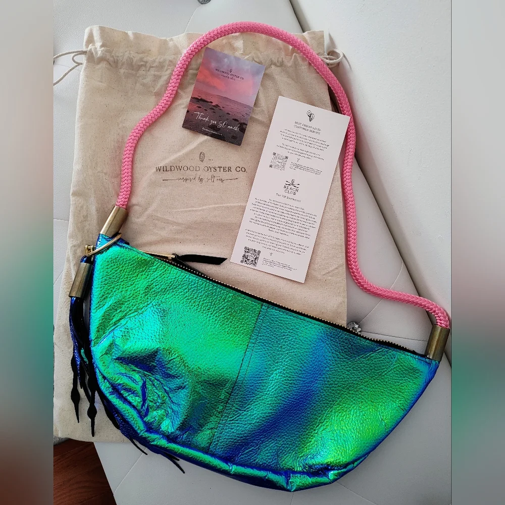 ~~Wildwood💙OysterCo. Sling Bag~~ - Picture 6 of 8